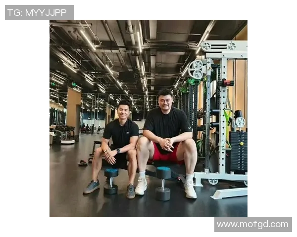 姚明的粗壮小腿如何成为他篮球生涯的重要支撑与标志性特征