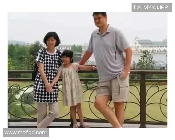 姚明女儿在颐和园的快乐时光与父爱的温暖瞬间