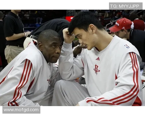 姚明与穆托姆博巅峰对决谁能在单挑中胜出历史性较量引发热议