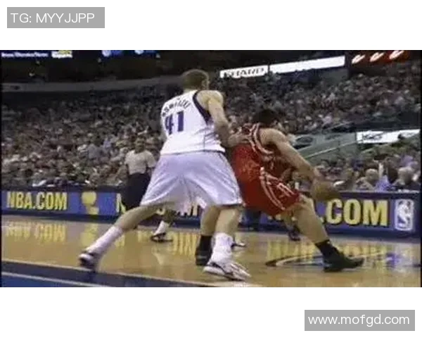 姚明在波兰的精彩瞬间动图集锦展现篮球巨星风采与魅力 姚明在波兰的精彩瞬间动图集锦展现篮球巨星风采与魅力