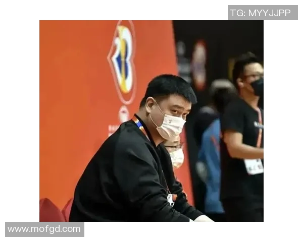 姚明携手团队挑战极限力量赛场展现团结与拼搏精神