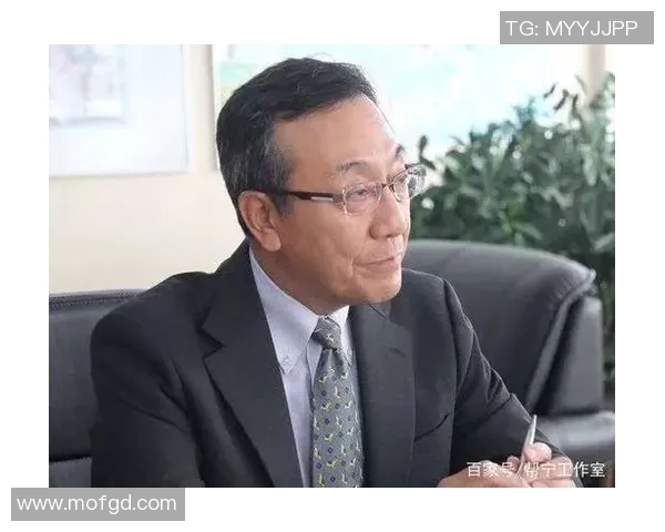 足球明星独家访谈揭秘他们的职业生涯与个人生活的真实故事 足球明星独家访谈揭秘他们的职业生涯与个人生活的真实故事